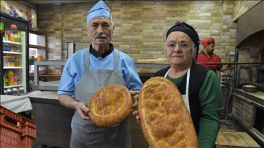 Ordulu Gümüş çiftinin hazırladığı ramazan pideleri yarım asırdır sofralarda