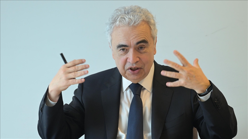 Les pays de l'AIE s'accordent pour libérer des réserves stratégiques de 400 millions de barils, un record historique