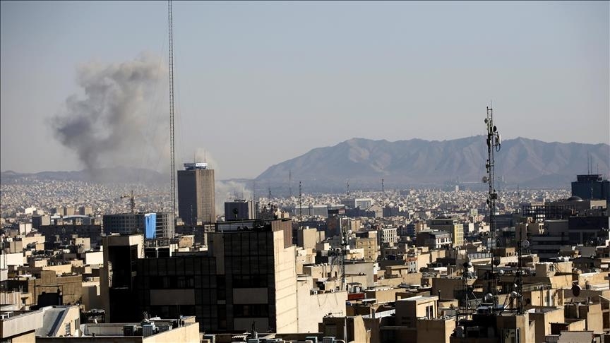 Një degë banke në Iran goditet nga një sulm me raketa nga SHBA Izrael