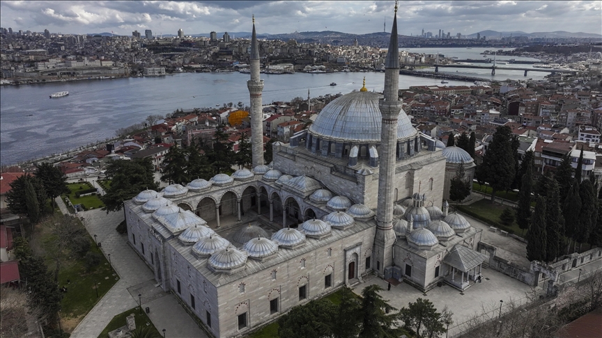 Џамијата „Јавуз Султан Селим“ - волшебен светилник во силуетата на Истанбул