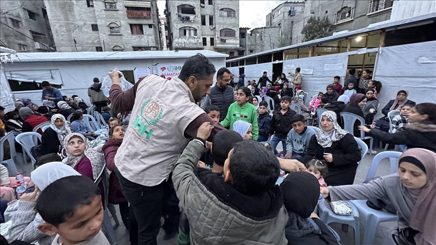 الإغاثة الإنسانية التركية تقدم إفطارا لـ165 ألف شخص بغزة يوميا