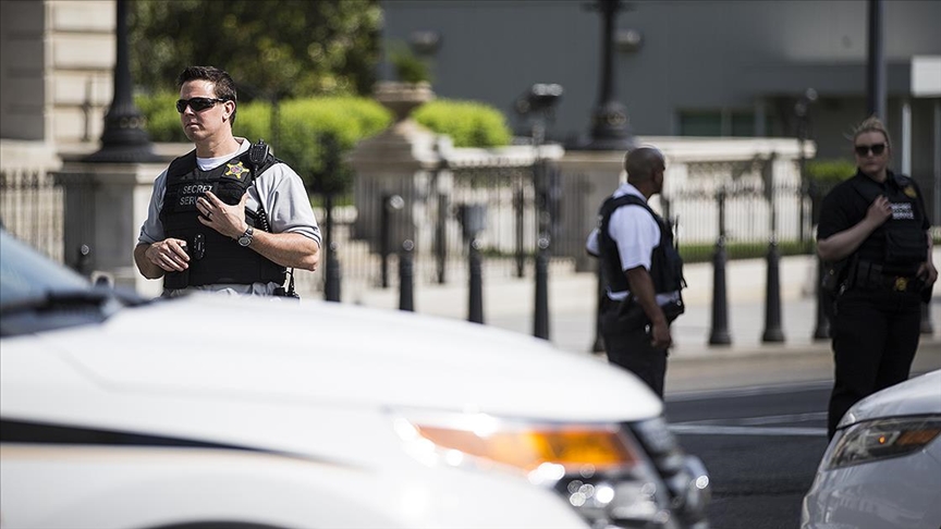 ABD'de Beyaz Saray'ın yakınlarındaki barikata çarpan minibüsün sürücüsü gözaltına alındı