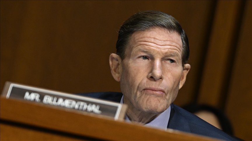 سيناتور ديمقراطي ينتقد حرب إيران: لم يخترها الشعب الأمريكي