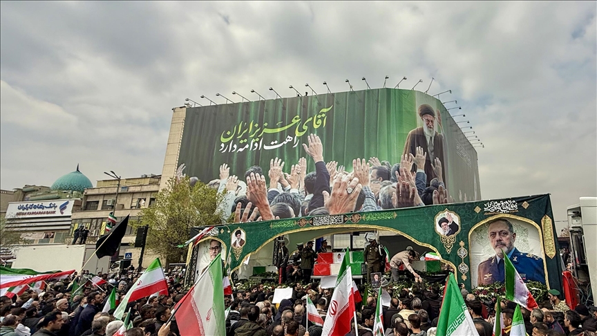 Ji bo fermandarên Îranî yên ku di êrîşên Amerîka û Îsraîlê da hatin kuştin li Tehranê merasima cinazeyê hat lidarxistin