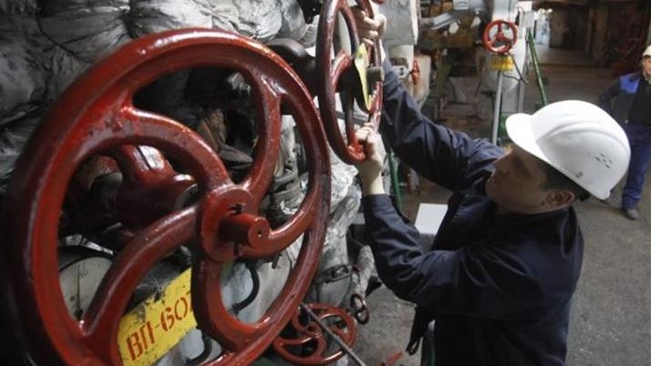 IEA propozon lirimin rekord të 300 400 milionë fuçive naftë nga rezervat emergjente