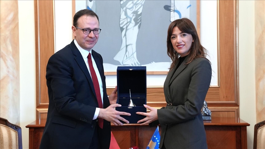 Kryeparlamentarja e Kosovës priti në takim ambasadorin e Turqisë, Tunç Angili