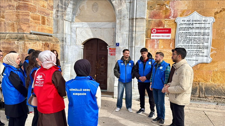 Kırşehir'in "gönül mimarları" kültürel mekanlarda üniversite öğrencilerine anlatılıyor