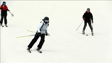 Anadolu'nun "yüce dağı" Ilgaz'da kayak sezonu ilkbaharda da sürüyor