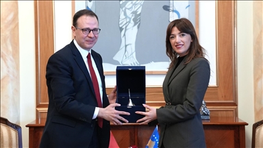 Kryeparlamentarja e Kosovës priti në takim ambasadorin e Turqisë, Tunç Angili