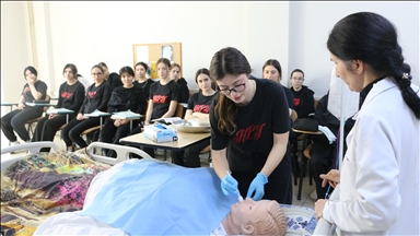 Eskişehir'deki meslek lisesi sağlık sektörüne bakım personeli yetiştiriyor