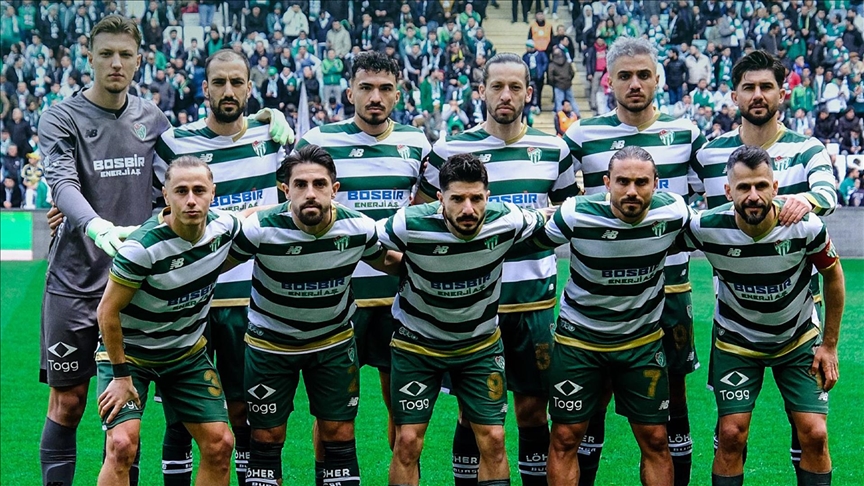 Bursaspor, Süper Lig'e bir adım daha yaklaşmak için zirve yürüyüşünü sürdürüyor