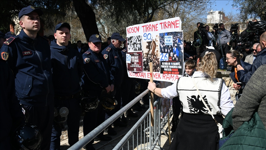 Në Shqipëri mbahet protestë antiqeveritare, masa të larta të sigurisë