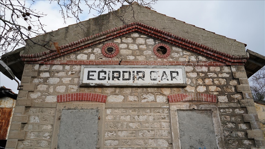 Atatürk'ün tren yolculuğunda "Ne muhteşem bir manzara" dediği Eğirdir hattı turizme açılmayı bekliyor