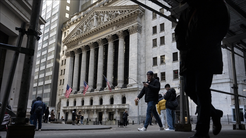 US foreign trade deficit narrows in January