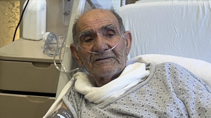 Ustalığına güvendi, tıkalı gidere döktüğü lavabo açıcı hastanelik etti