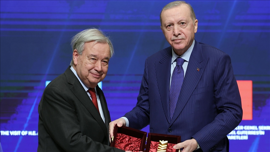 Le président turc remet le prix international pour la paix au secrétaire général de l'ONU
