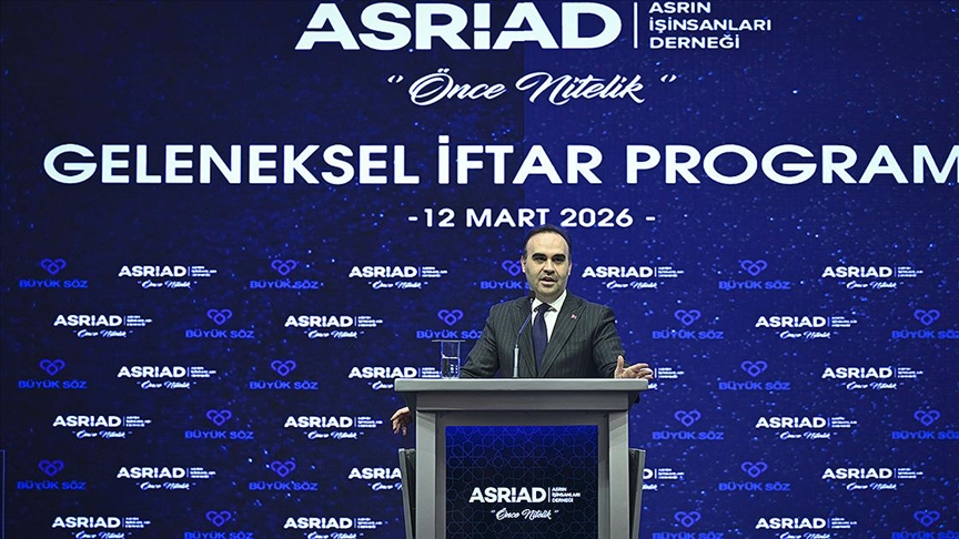 Bakan Kacır: Kendi istikametimizle yolumuza devam etmek için güçlü olmak zorundayız