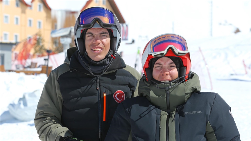 Kayağın "özel ikizleri" Fransa'da altın madalya kazanmak için aralıksız çalışıyor