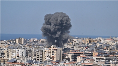 Israeli army begins new strikes on Beirut