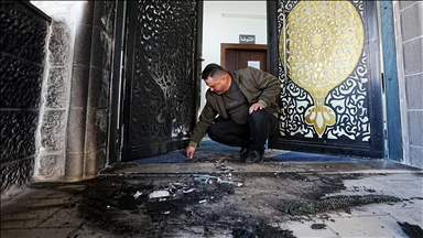 Ilegalni izraelski doseljenici zapalili ulaz u džamiju na Zapadnoj obali