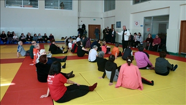 Bolu'da 65 yaş üstü bireylerin denge ve koordinasyonu tai chi ile destekleniyor