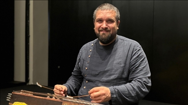 Sanatçı Sedat Anar müzikal çalışmalarında Anadolu'nun irfanından besleniyor