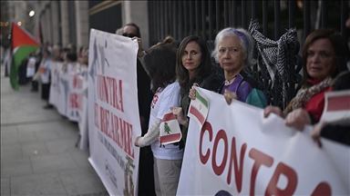 Madrid'de savaşa karşı "insan zinciri" eylemi yapıldı