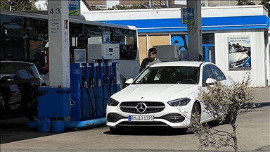 Almanlar araçlarına daha ucuz yakıt almak için Polonya’ya gidiyor
