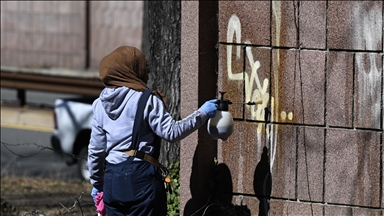 US jobless claims decline