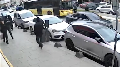 Sultanbeyli'de İETT otobüsünün çarptığı yaya ağır yaralandı