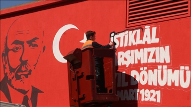 Genç grafiti sanatçısı atıl duvarları sanat eserine dönüştürüyor