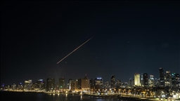 Netanyahu'nun basın toplantısı sırasında İran'dan atılan füzeler nedeniyle İsrail'de sirenler çaldı