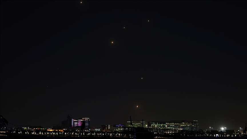 وزير داخلية قطر يطمئن بشأن مخزون الغذاء والماء وسلامة البيئة 