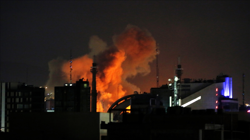Tahran'da patlamalar meydana geldi