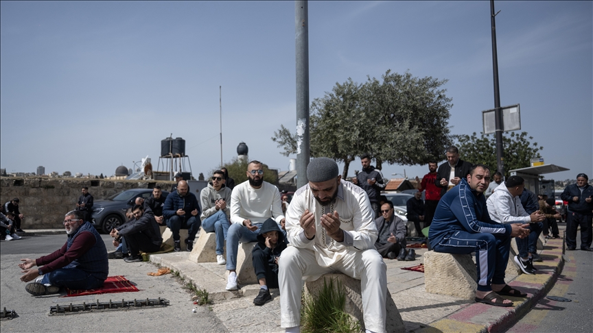 Israeli restrictions at Al-Aqsa, Ibrahimi mosques 'violate freedom of worship'