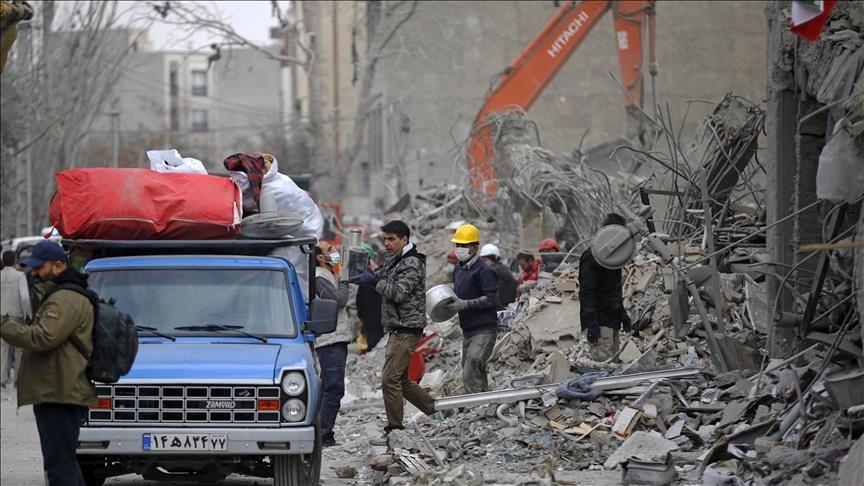 الأناضول توثق الأضرار بساحة رسالت بطهران عقب هجوم إسرائيلي وأمريكي