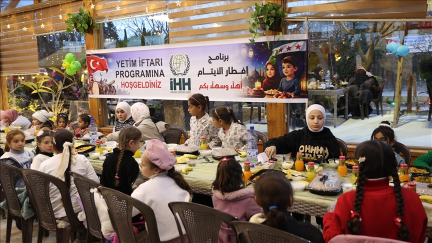 İHH, Şam’da 400 yetim ailesi için iftar programı düzenledi