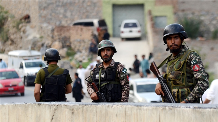 Explosion kills 6 police officers in northwest Pakistan