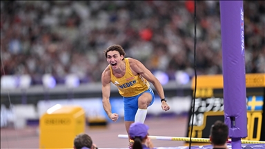 ألعاب قوى.. السويدي دوبلانتيس يحطم الرقم العالمي في القفز بالزانة