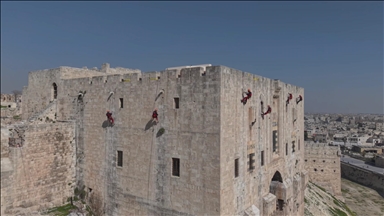 "الإغاثة الإنسانية" التركية تنفذ أعمال تنظيف في قلعة حلب