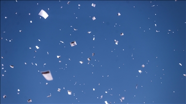 لبنان.. إسرائيل تلقي مناشير تحريضية ضد "حزب الله" فوق بيروت 