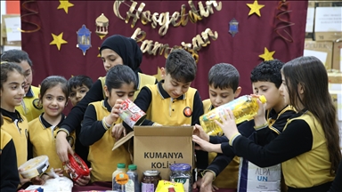 Siirt'te ilkokul öğrencileri ramazanda dar gelirli mahalle sakinleri için seferber oldu