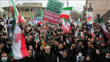 Демонстранты в Тегеране отреагировали на удар поблизости возгласами «Аллаху Акбар»