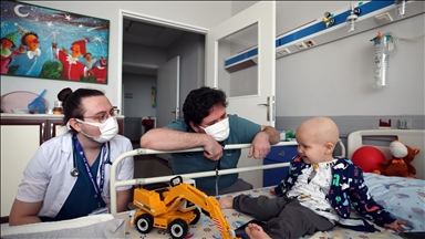 Aydın'da doktor kardeşler aynı hastanede çocuklara sağlık hizmeti veriyor