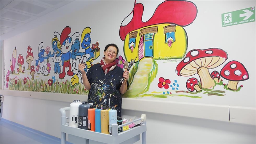 Artistja pikturon muret e spitalit për t u dhënë moral fëmijëve