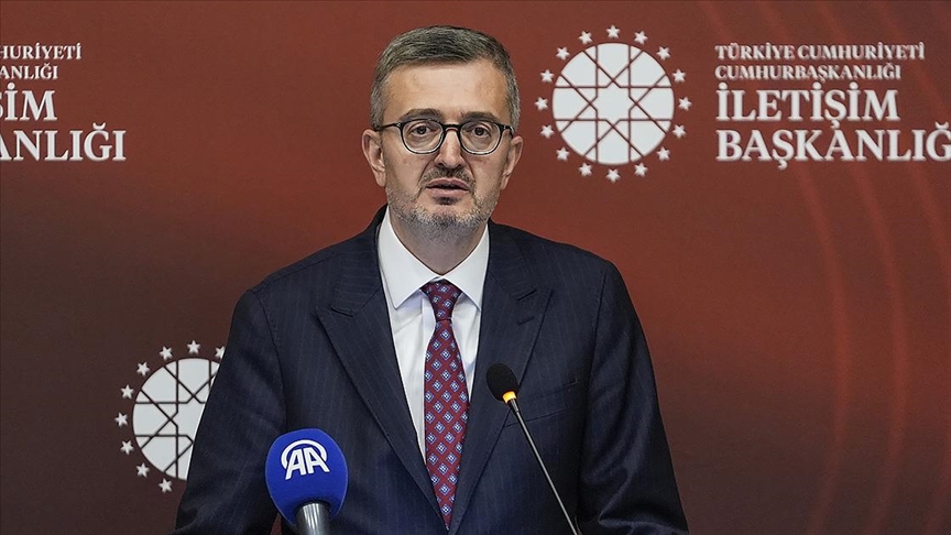 İletişim Başkanı Duran: Bilgileri ve adanmışlıklarıyla şifa için emek veren tüm sağlık çalışanlarımıza müteşekkiriz