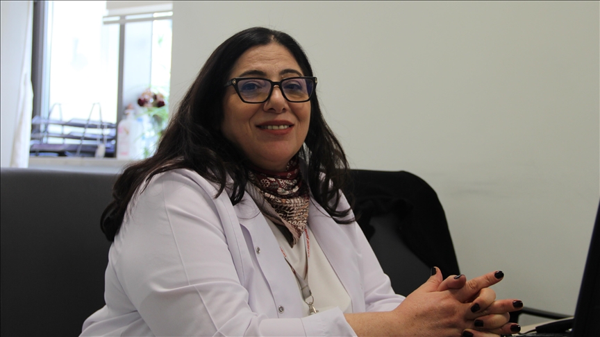 Kıbrıs'ta Türk askerinin çocukken enkazdan çıkardığı doktor, vefa borcunu hastalara bakarak ödüyor