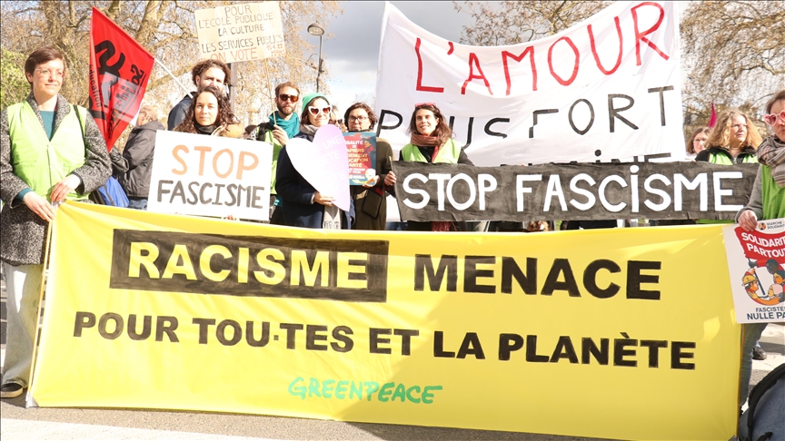 À Paris, des manifestants dénoncent les guerres et la montée de l’extrême droite