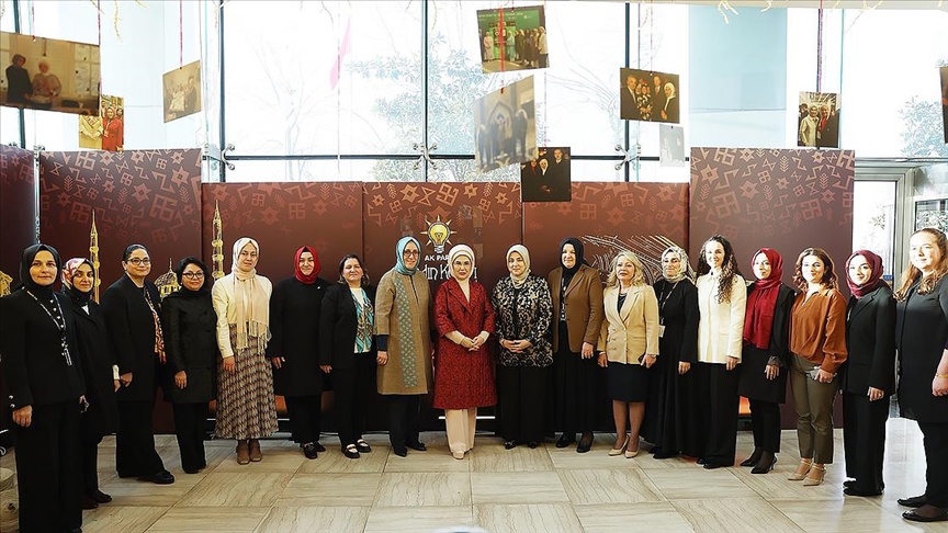 Emine Erdoğan: Köklerimizden aldığımız gücün yarınlara umut olması, gayretimizin bereketli olmasını diliyorum