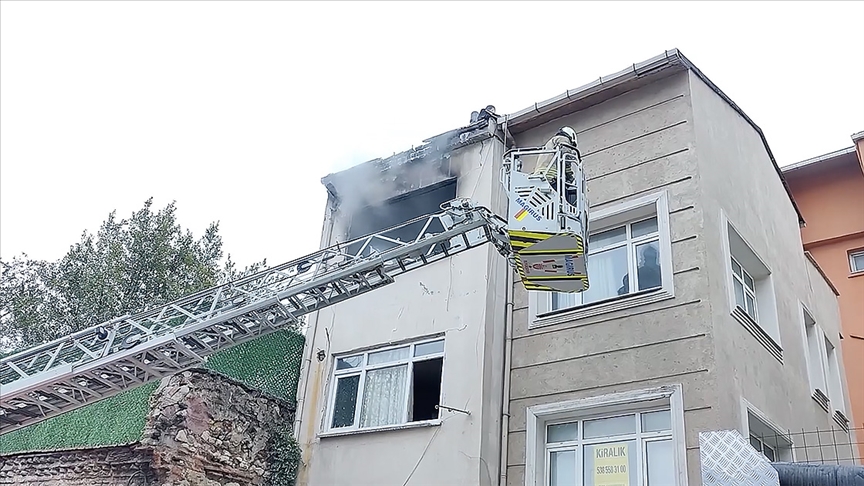 Fatih'te apartmanda çıkan yangında 1 kişi öldü, 5 kişi yaralandı